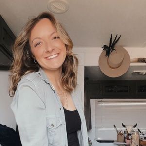 Meet your Posher, Chloe
